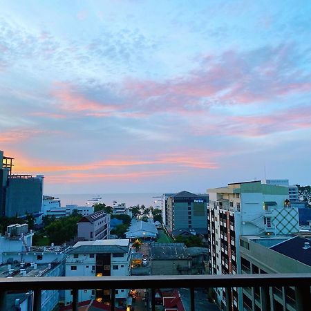 The Base Seaview Holiday Inn Pattaya Rom bilde