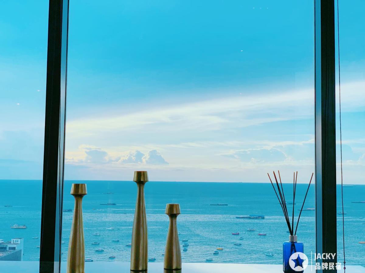 The Base Seaview Holiday Inn Pattaya Eksteriør bilde