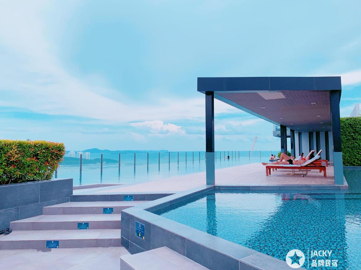 The Base Seaview Holiday Inn Pattaya Eksteriør bilde