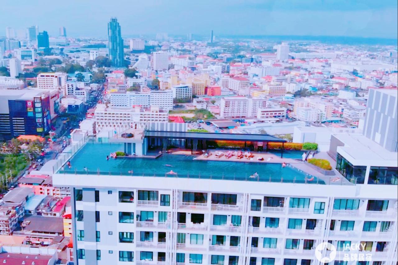 The Base Seaview Holiday Inn Pattaya Eksteriør bilde