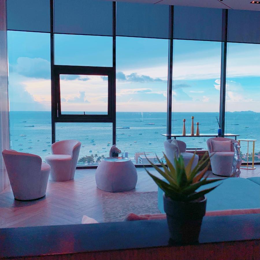 The Base Seaview Holiday Inn Pattaya Eksteriør bilde