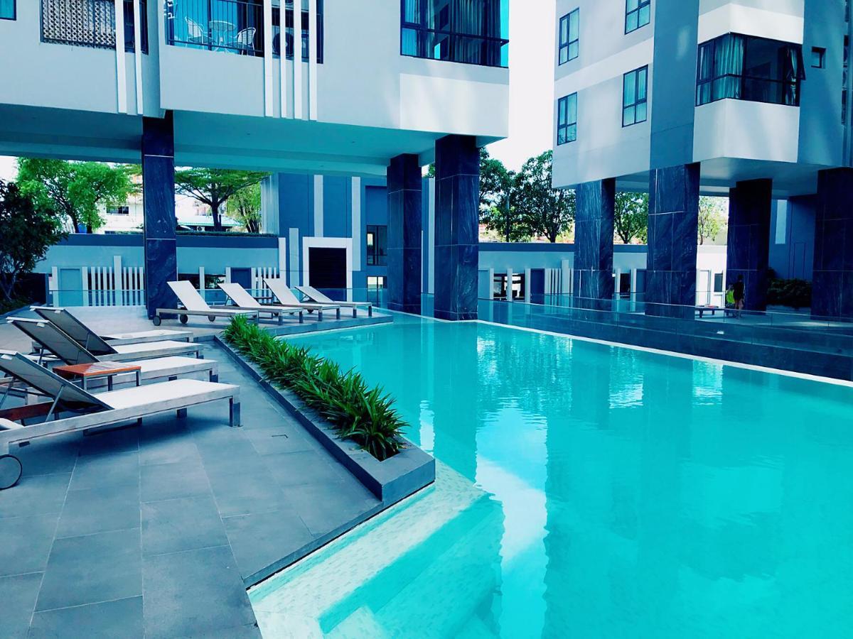 The Base Seaview Holiday Inn Pattaya Eksteriør bilde