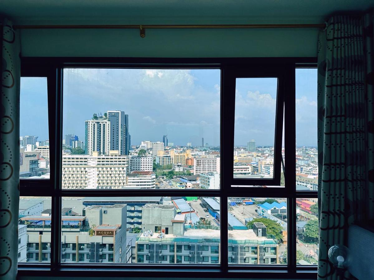 The Base Seaview Holiday Inn Pattaya Eksteriør bilde